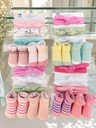 SET DE GORROS Y MEDIAS PARA BEBÉ