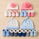 SET DE GORROS Y MEDIAS PARA BEBÉ